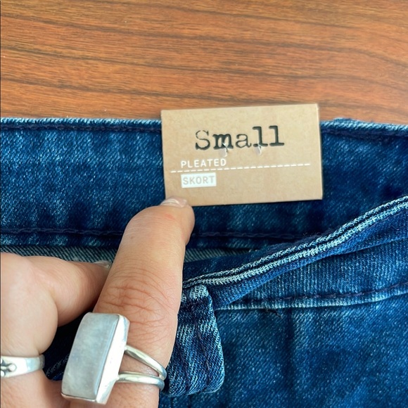 NWT Dark Wash Pleated Mid-Rise Skort Shorts - Picture 3 of 5